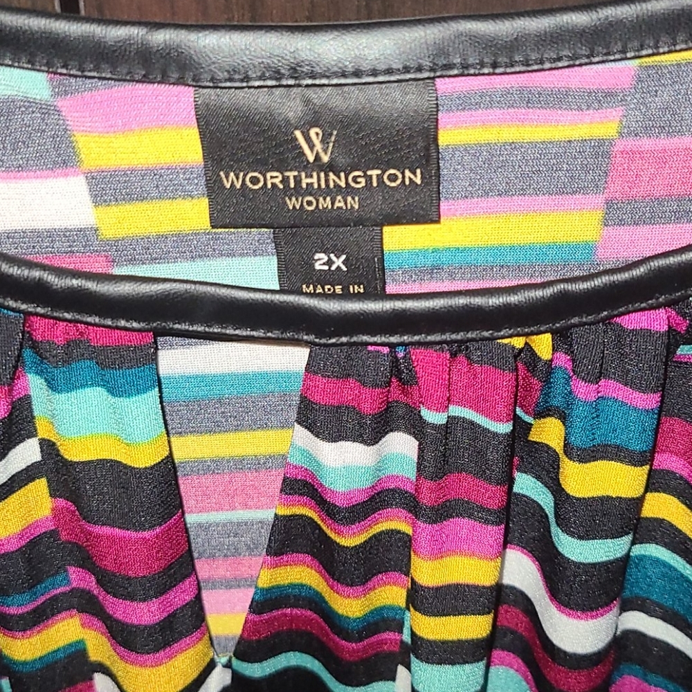 Vibrant pattern top - Picture 2 of 3